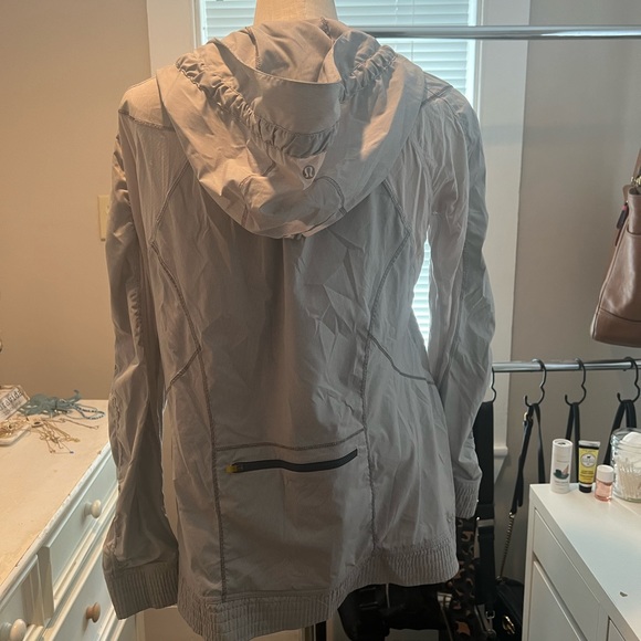 Lululemon light pullover jacket - Picture 2 of 2